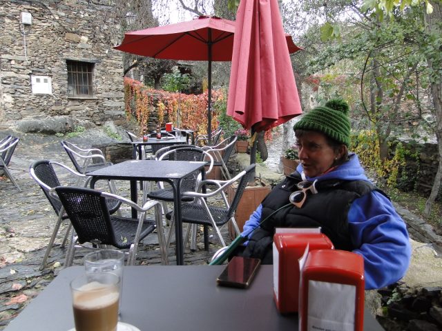 Café bajo la lluvia